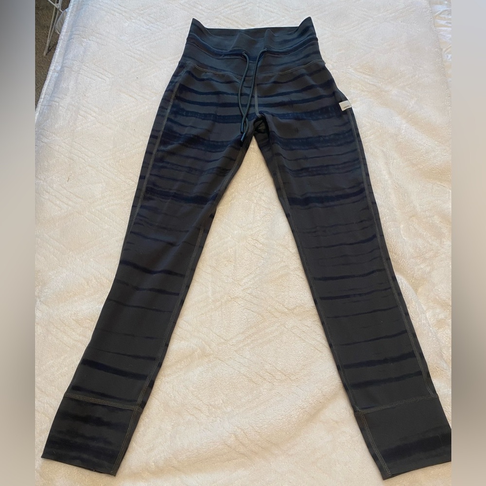 Vuori Black Striped Daily Leggings